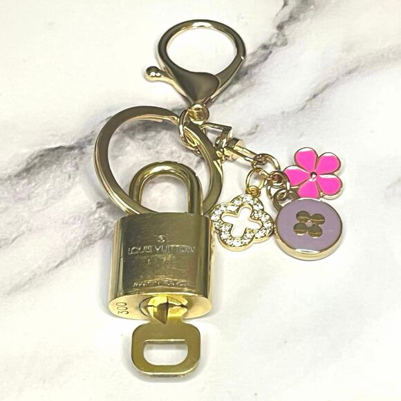 Louis Vuitton Lock & Key Set #300 with an LV Purple Fleur & Multi-Charm Keychain - Picture 2 of 4